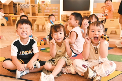暑假愁托育？政策来托举