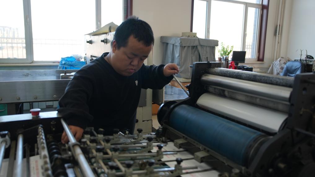 这些“特殊”的人是“幸福印刷师”:一个33年的暖心故事