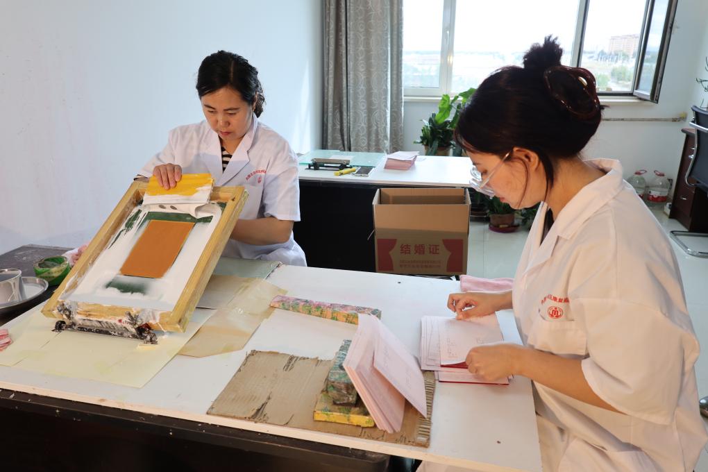 这些“特殊”的人是“幸福印刷师”:一个33年的暖心故事