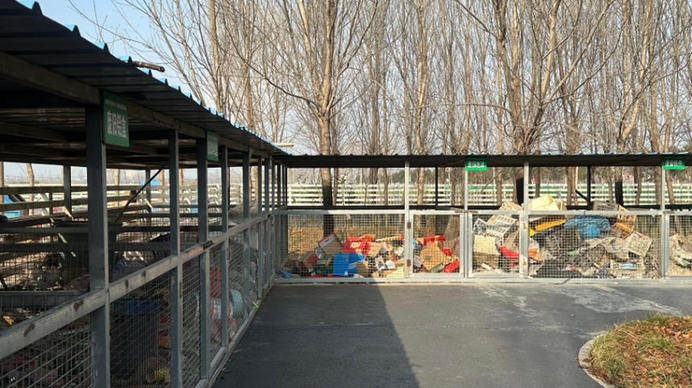 宋庄村垃圾分类回收现场。人民网记者 王绍绍摄