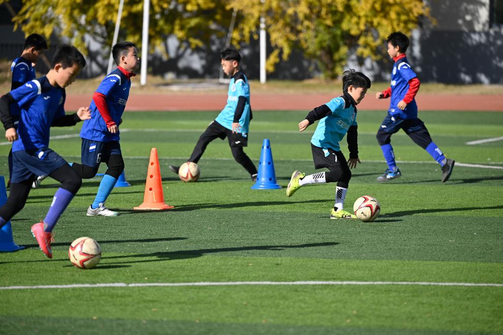 让校园随处有奔跑的身影、爽朗的笑声——代表委员热议学生体质强健计划