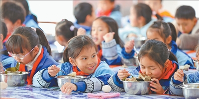 营养餐呵护孩子健康成长