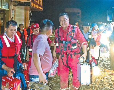 盯紧压实责任 全力抢险救援