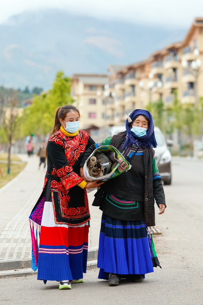 大凉山易地扶贫搬迁安置点的新生活