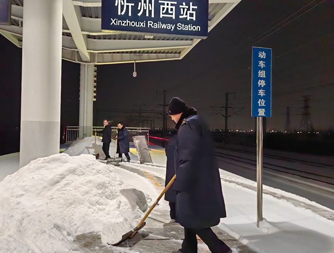 以雪为令温暖护航 守护平安出行路