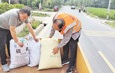 通村路：一头是村民，一头是致富