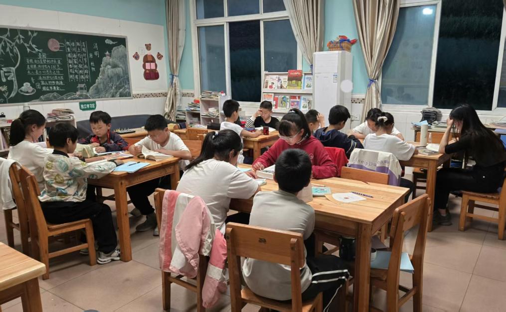 人均150册图书 这所乡村小学点亮孩子的“星辰大海”