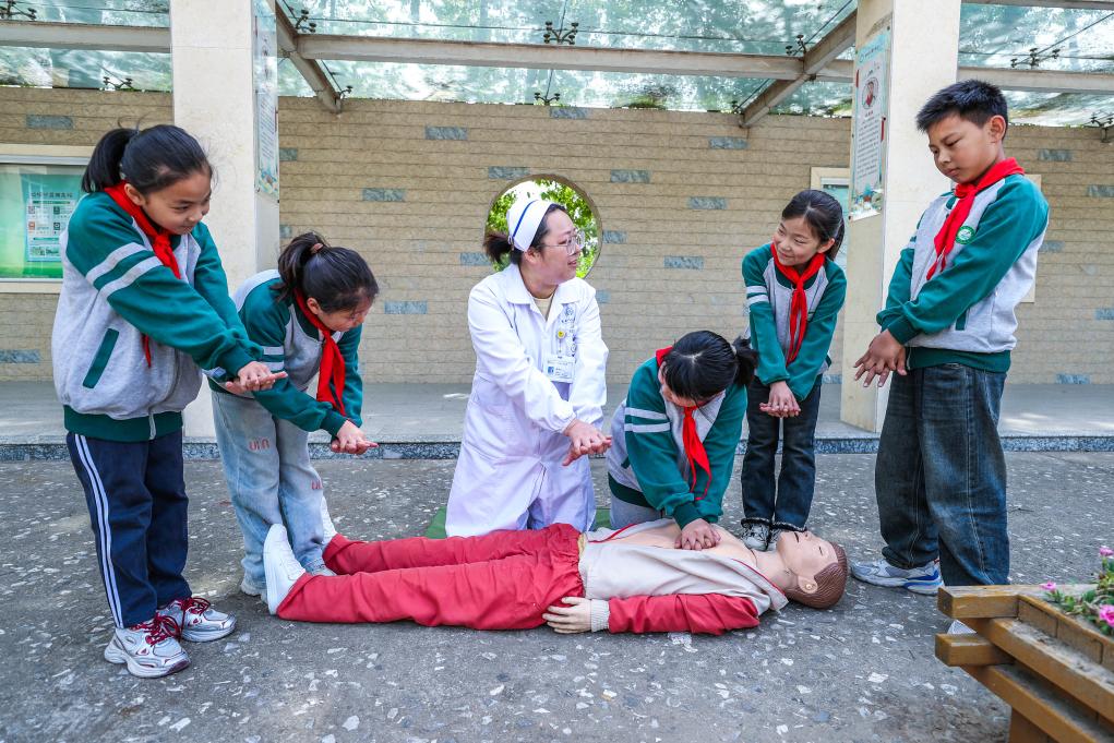 学习急救知识迎接世界红十字日