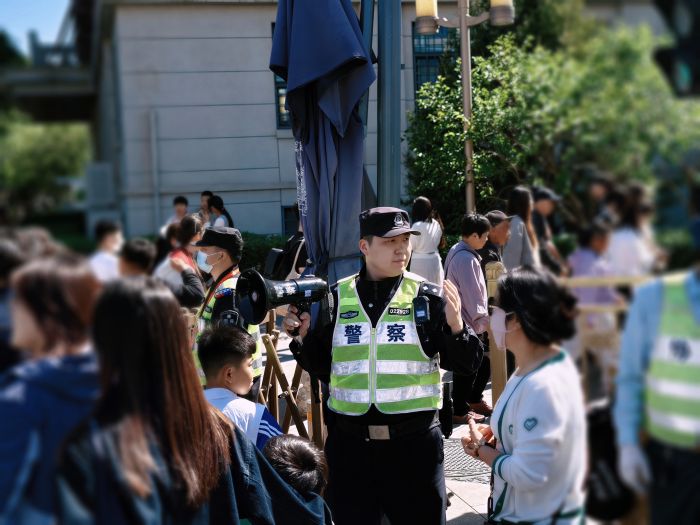 警力满格在岗 织密平安防线