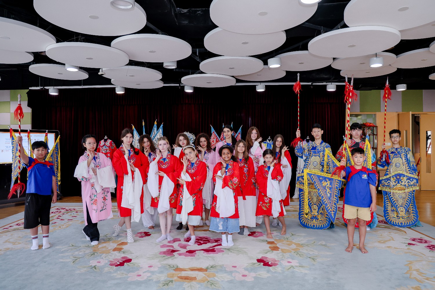 文化小大使的中国日记|国粹初体验:学民乐、练功夫、赏京剧 文化小大使的中国日记|国粹初体验:学民乐、练功夫、赏京剧