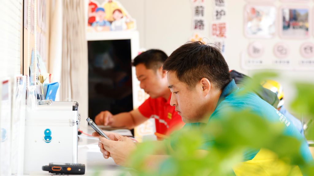 江苏泗洪:服务驿站暖人心