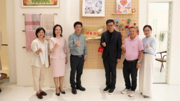 “恒爱驿站”捐赠仪式在武汉举行