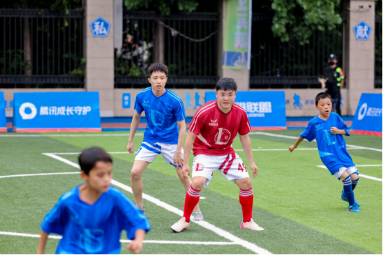 “天生英雄”公益行动落地资中 以科技+运动助力乡村青少年成长 “天生英雄”公益行动落地资中 以科技+运动助力乡村青少年成长