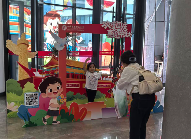 一堂行走的“家国课”：科技与文化点亮梦想