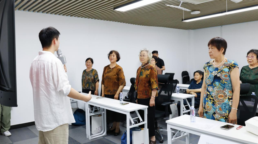 从深圳到北京,“梨花微课堂”让歌声温暖岁月 从深圳到北京,“梨花微课堂”让歌声温暖岁月